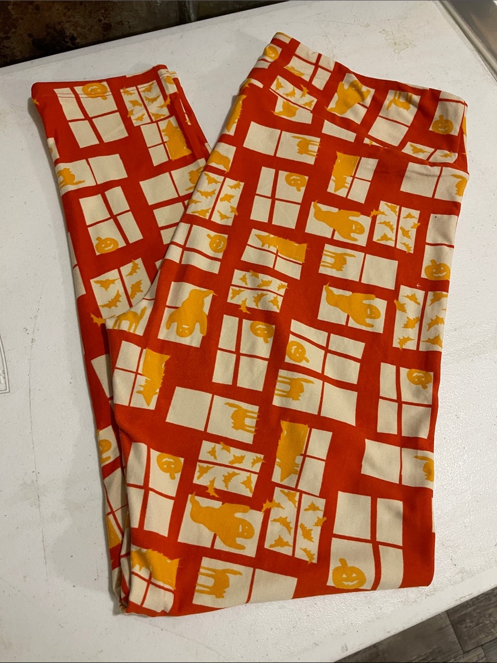 LuLaRoe TC Orange & Cream Patterned Haunted Leggings Gently Loved